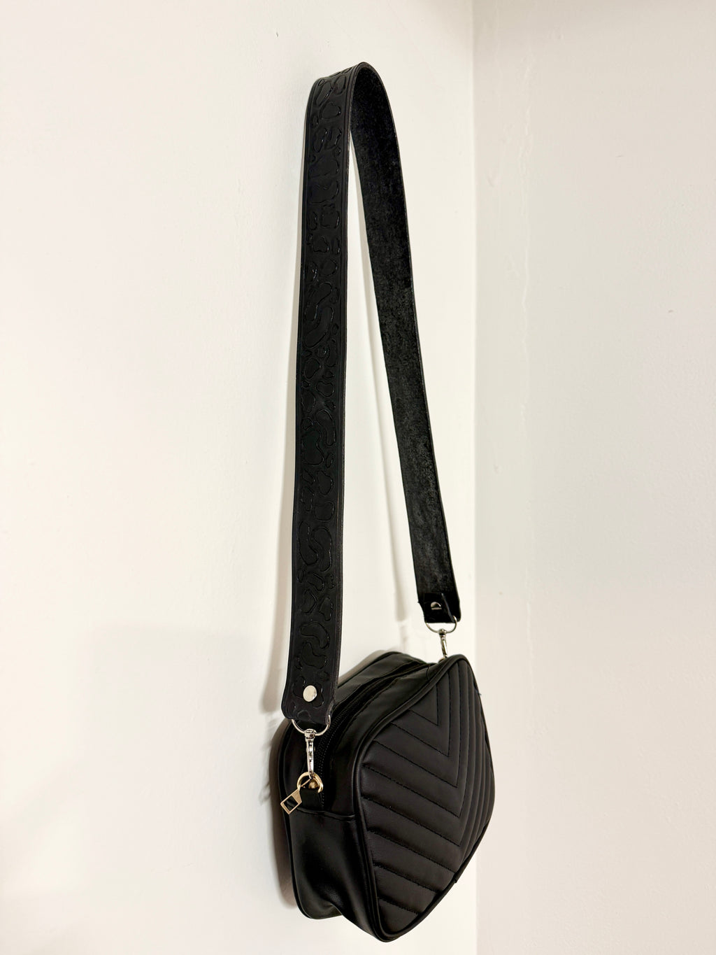 Blacked out cheetah print purse strap